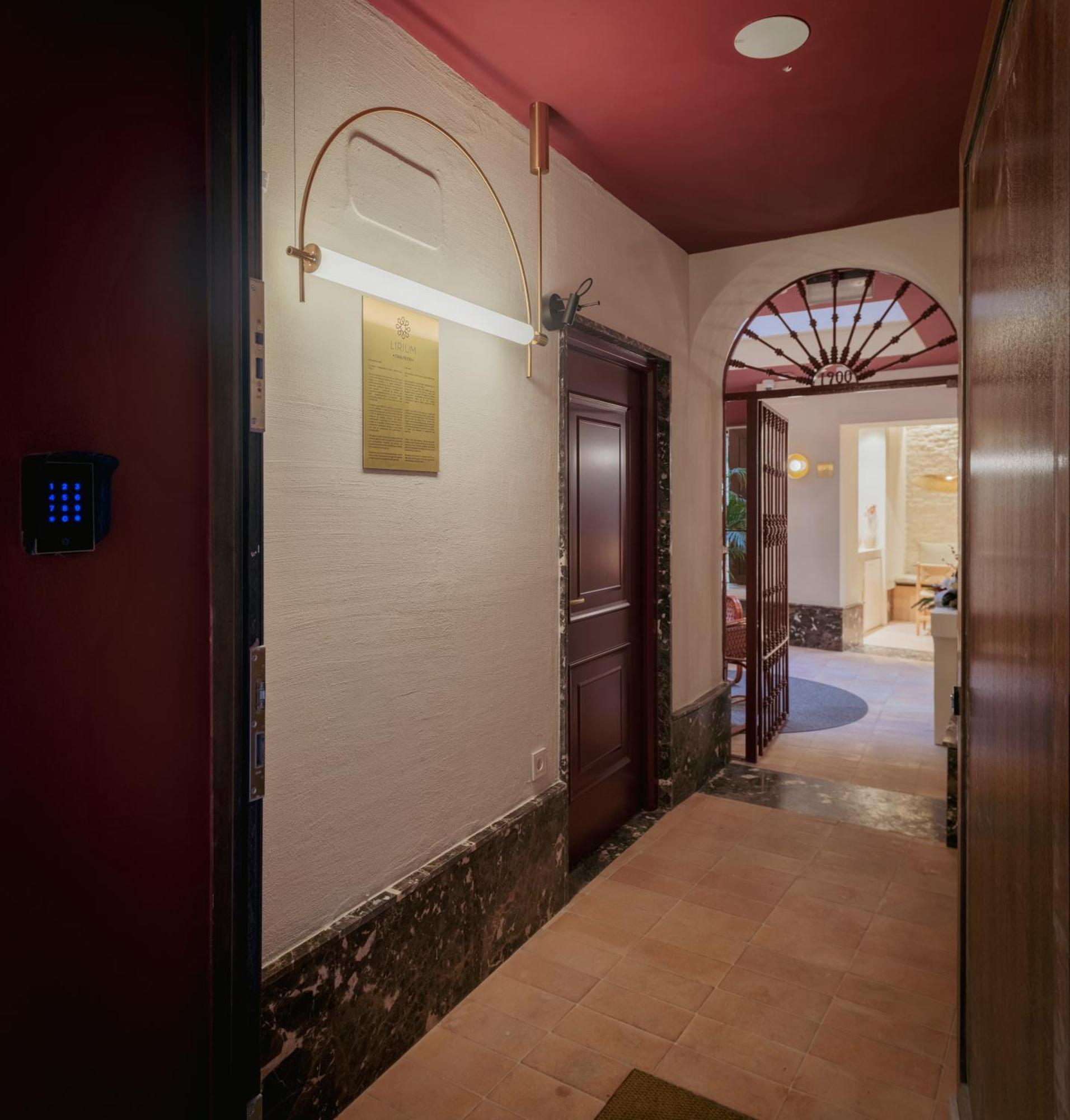 Отель Lirium Casa Patio Севилья Экстерьер фото