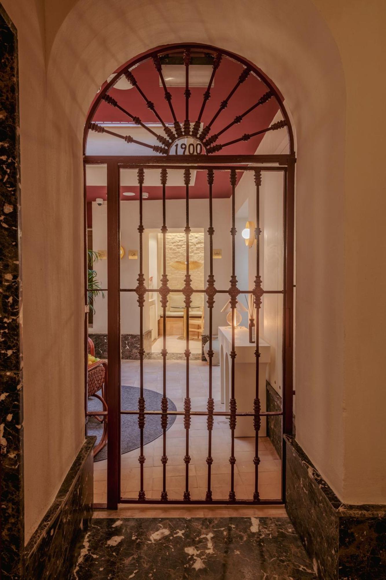 Отель Lirium Casa Patio Севилья Экстерьер фото