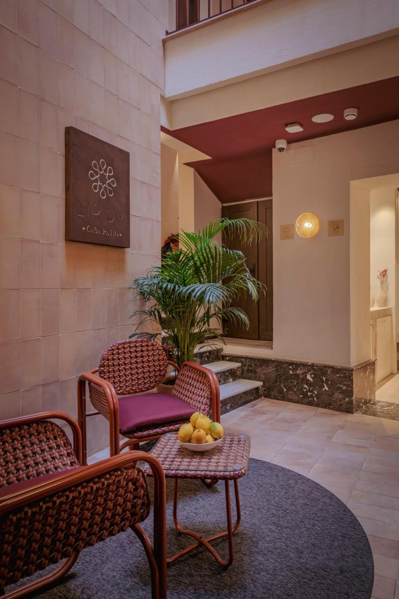 Отель Lirium Casa Patio Севилья Экстерьер фото